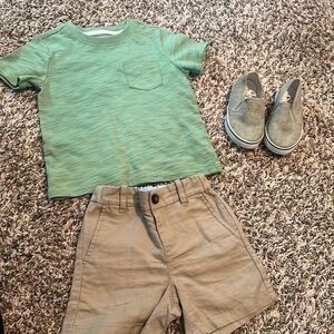 Janie and Jack outfit size 2T shoes size 8